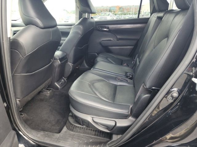 Used 2020 Toyota Highlander Limited image 14