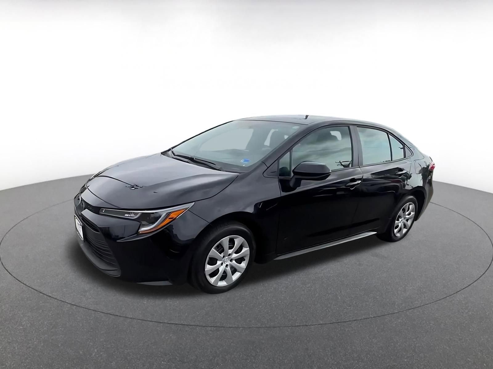 Used 2025 Toyota Corolla LE image 9