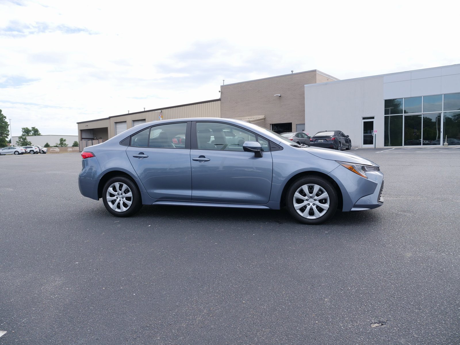 Used 2025 Toyota Corolla LE image 3