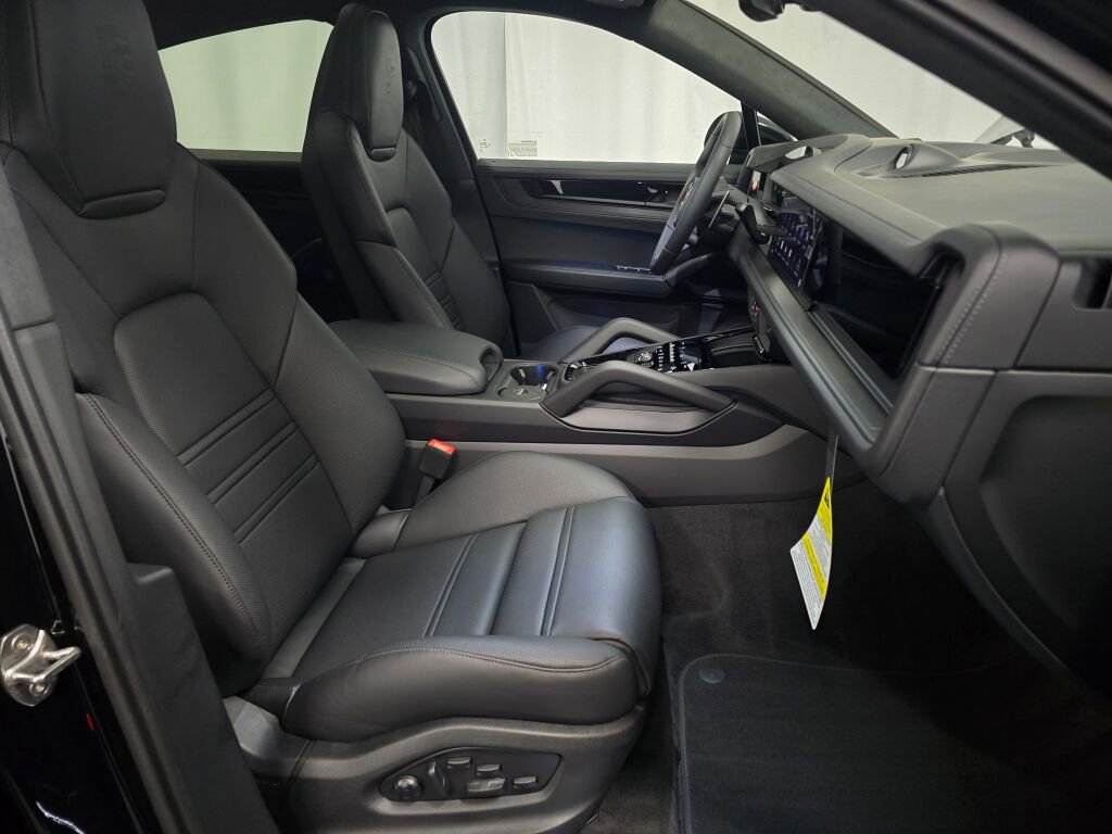 New 2026 Porsche Cayenne GTS image 28