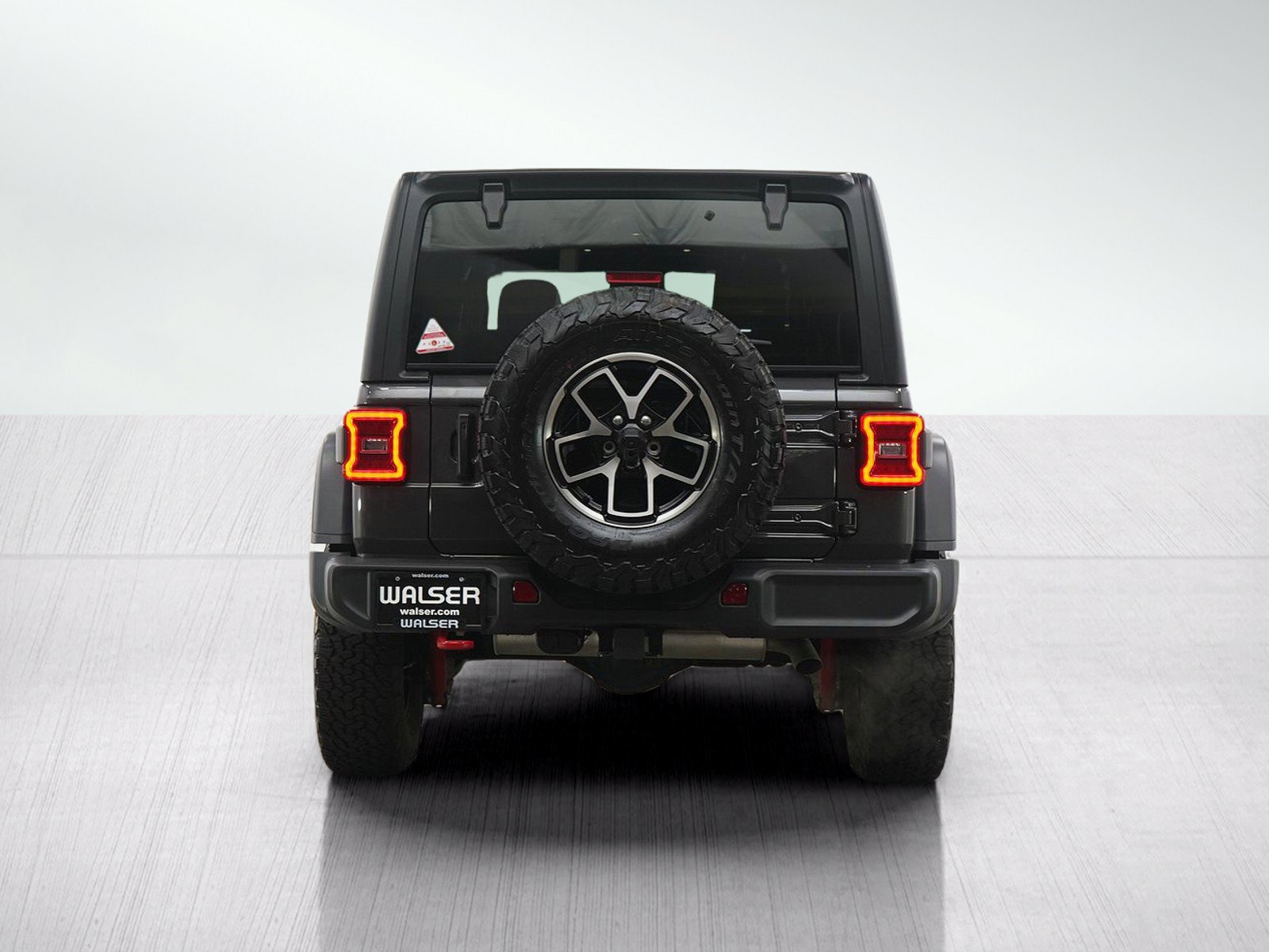 Used 2024 Jeep Wrangler Unlimited Rubicon w/ Convenience Group AWD/4WD image 4