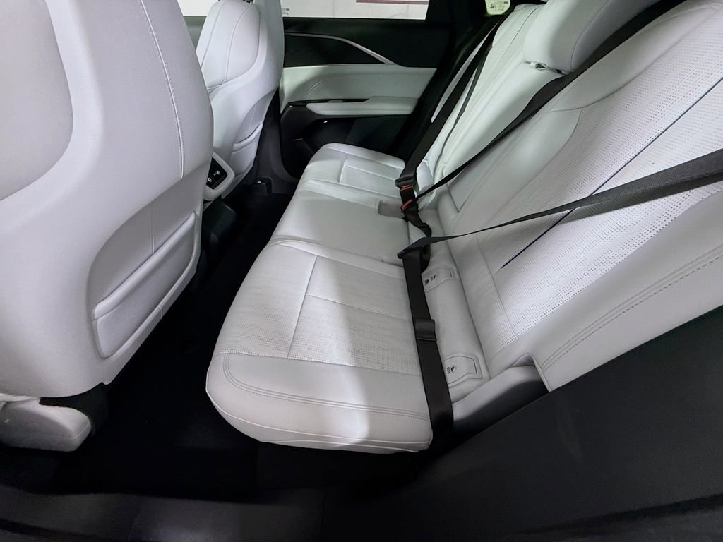 Used 2024 Cadillac Lyriq Luxury AWD/4WD image 28