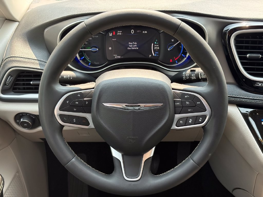 Used 2023 Chrysler Pacifica Touring-L FWD image 43
