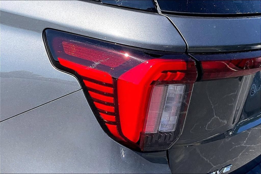 Certified 2025 Ford Explorer Active RWD image 30