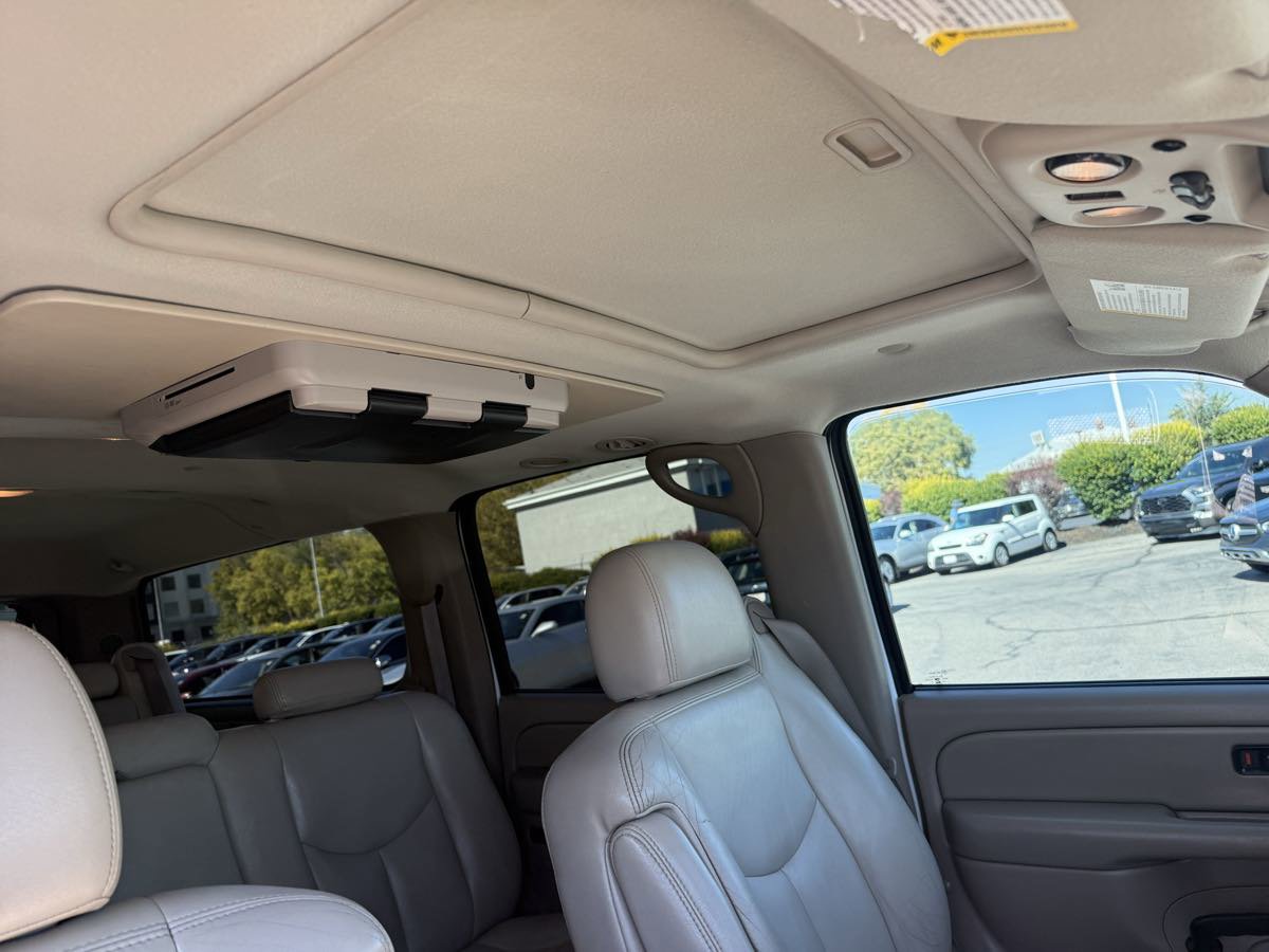 Used 2006 Chevrolet Suburban 2500 LT w/ Preferred Equipment Group image 22