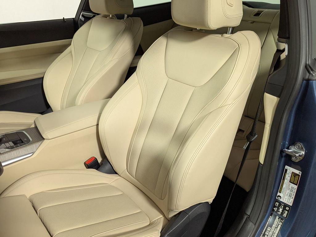 Used 2025 BMW 430i xDrive Coupe w/ Convenience Package image 17