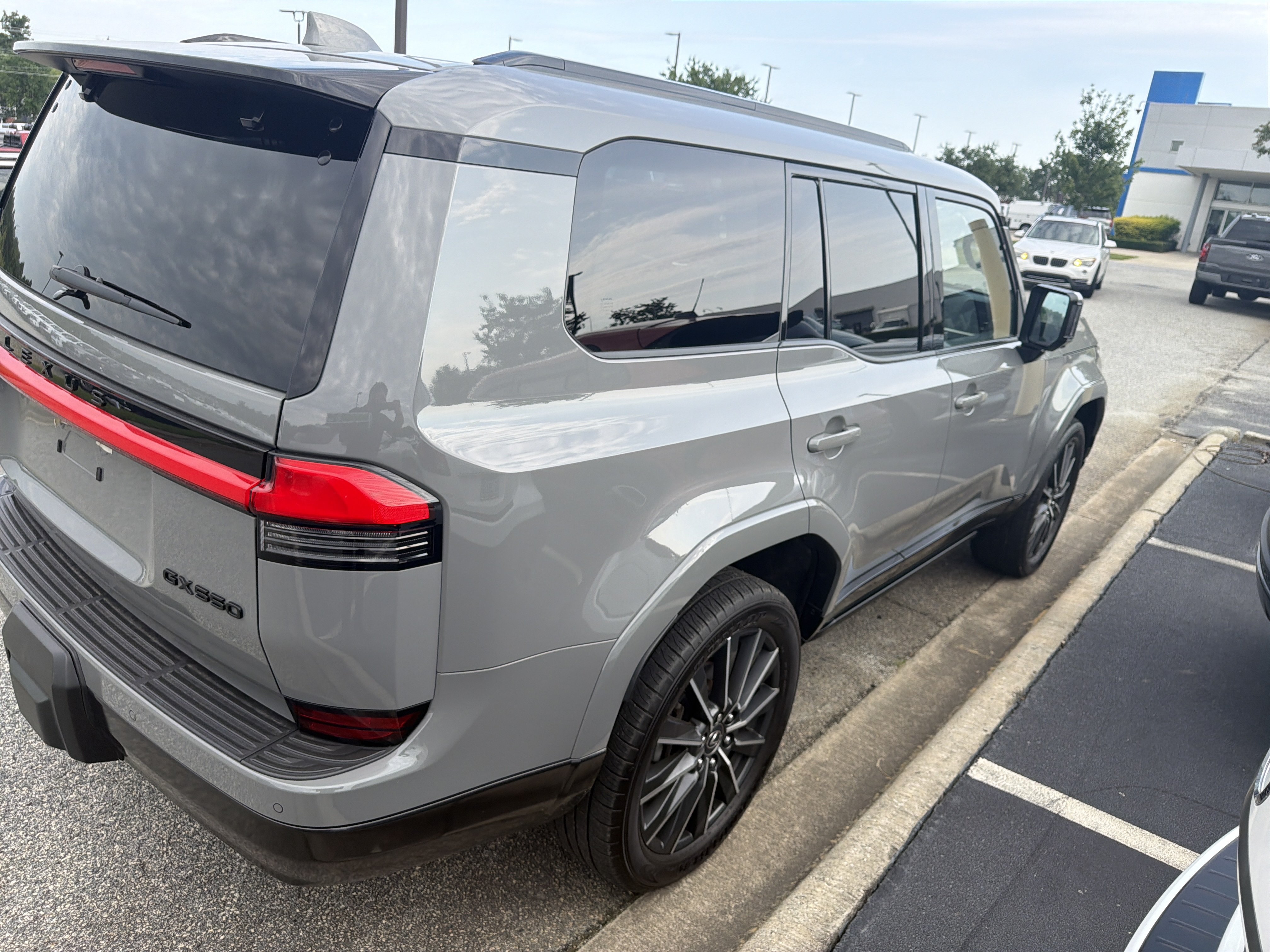 Used 2024 Lexus GX 550 w/ Accessory Package (2T) AWD/4WD image 10