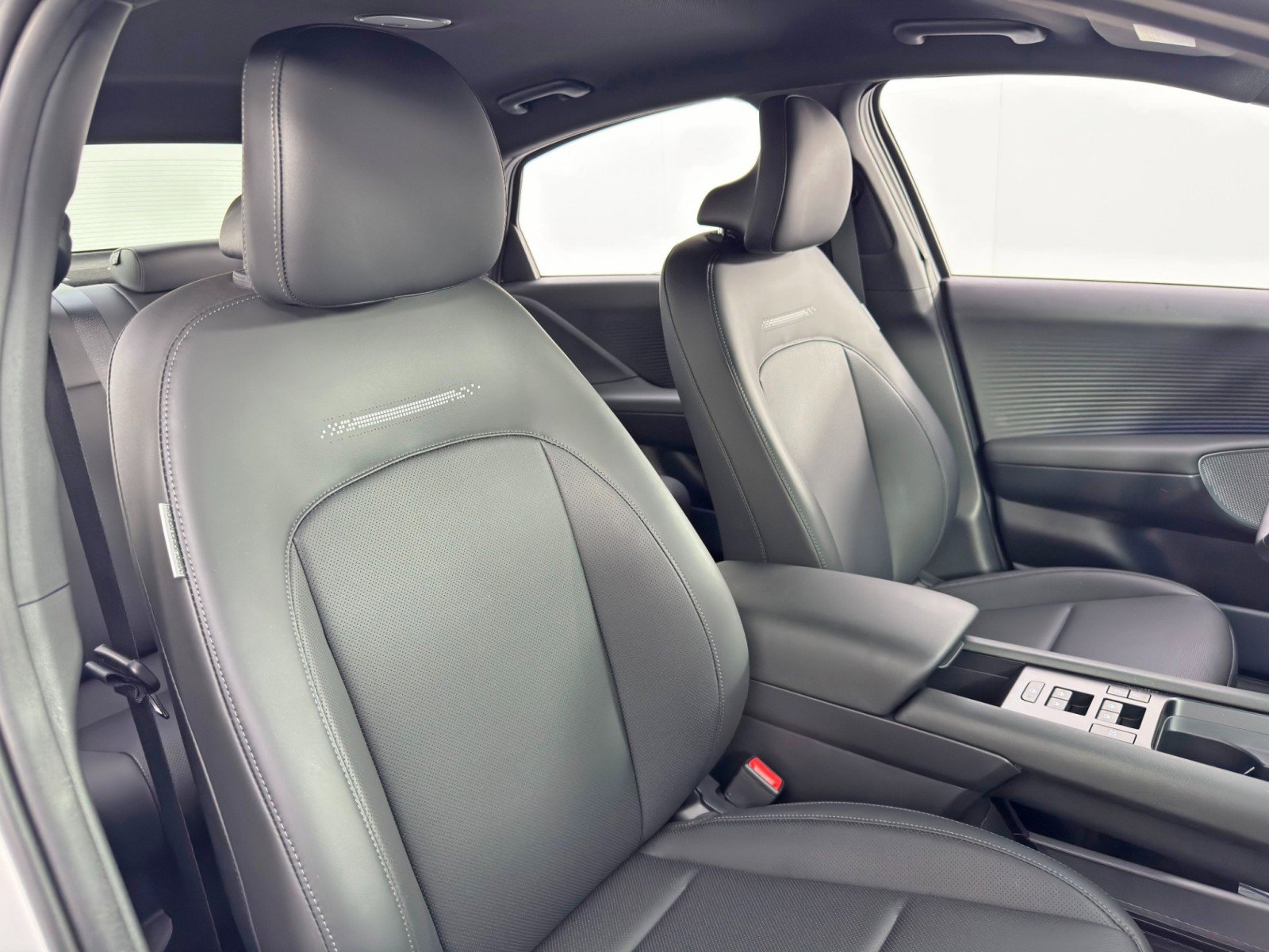 Used 2023 Hyundai Ioniq 6 SEL image 36