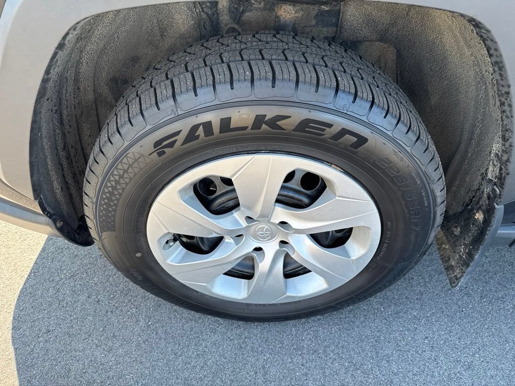 Used 2023 Toyota RAV4 LE AWD/4WD image 11