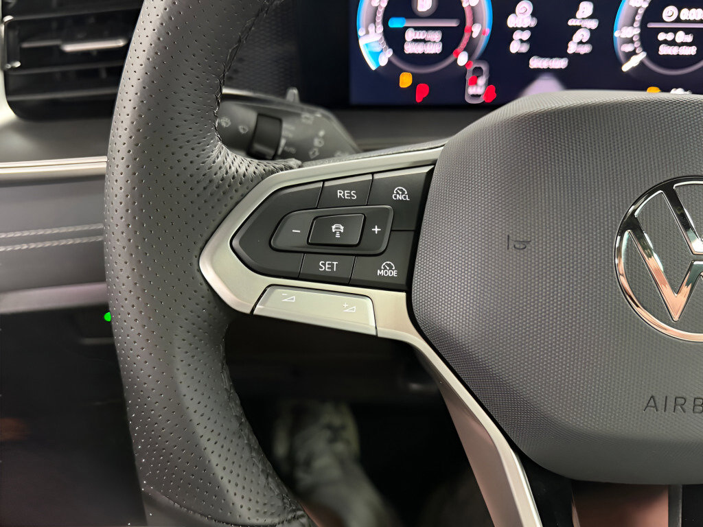 New 2026 Volkswagen Tiguan SE R-Line image 12