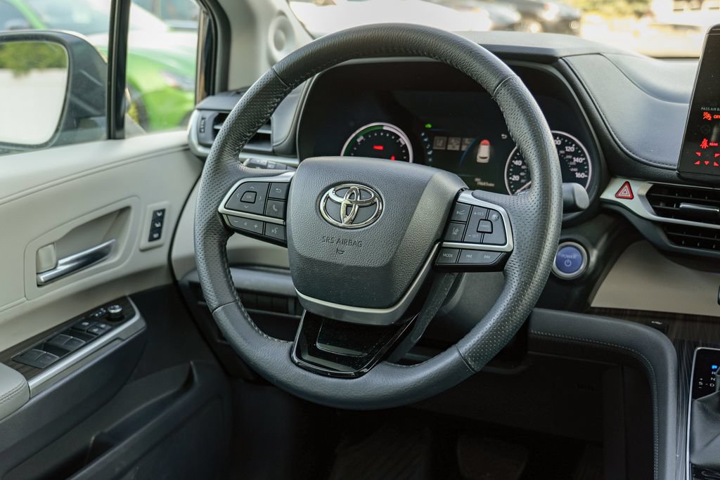 Used 2023 Toyota Sienna Limited AWD/4WD image 41