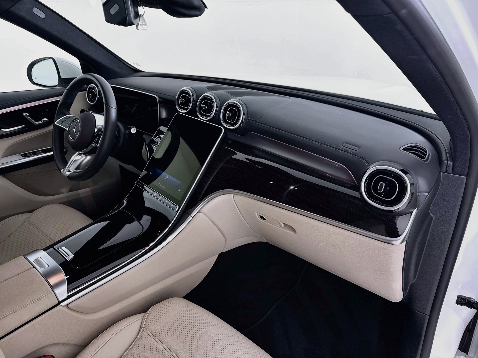 Certified 2025 Mercedes-Benz GLC 300 image 30