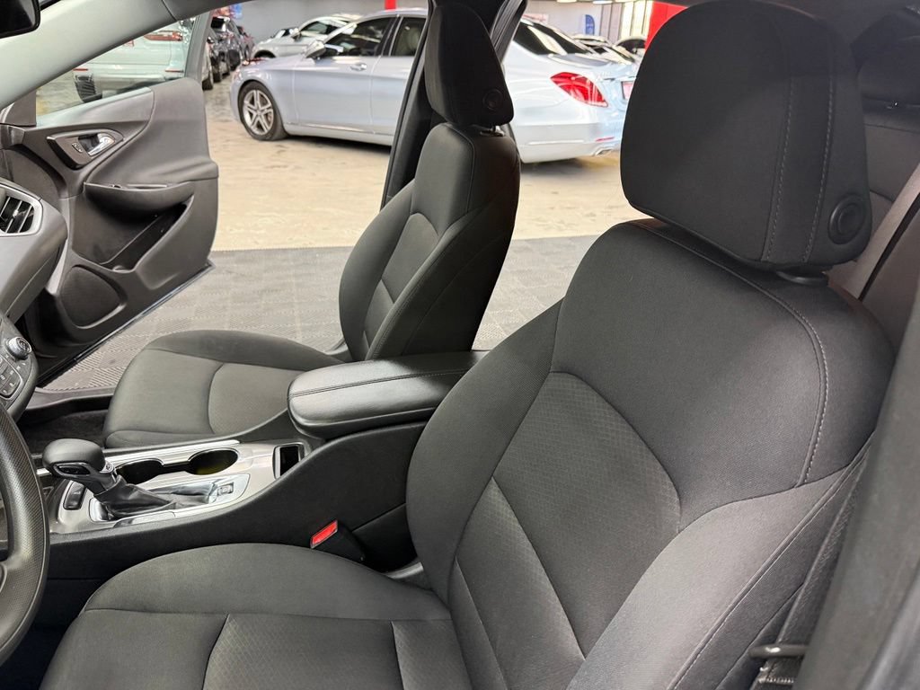 Used 2022 Chevrolet Malibu LT FWD image 34