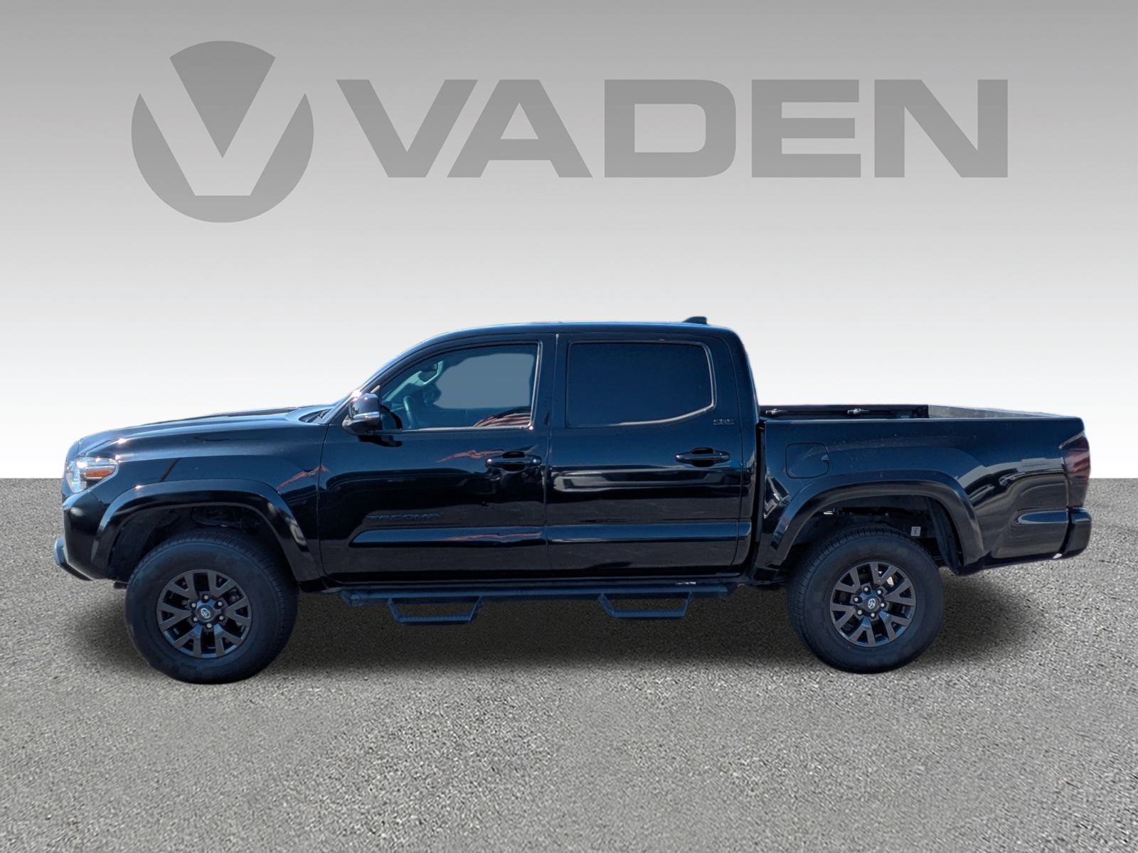 Used 2022 Toyota Tacoma SR5 w/ Technology Package image 25