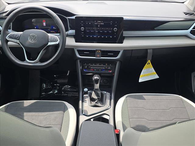 New 2025 Volkswagen Taos SE image 15