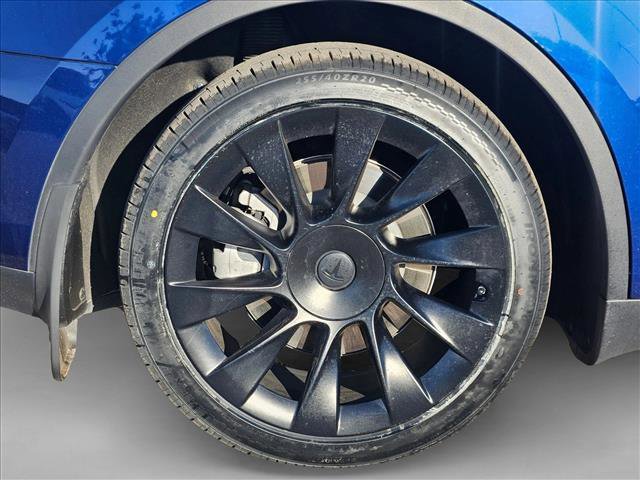 Used 2024 Tesla Model Y Long Range AWD/4WD image 28
