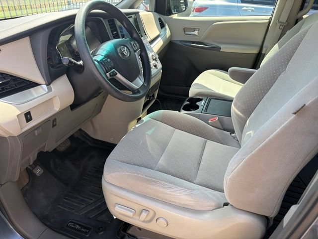 Used 2017 Toyota Sienna LE FWD image 9