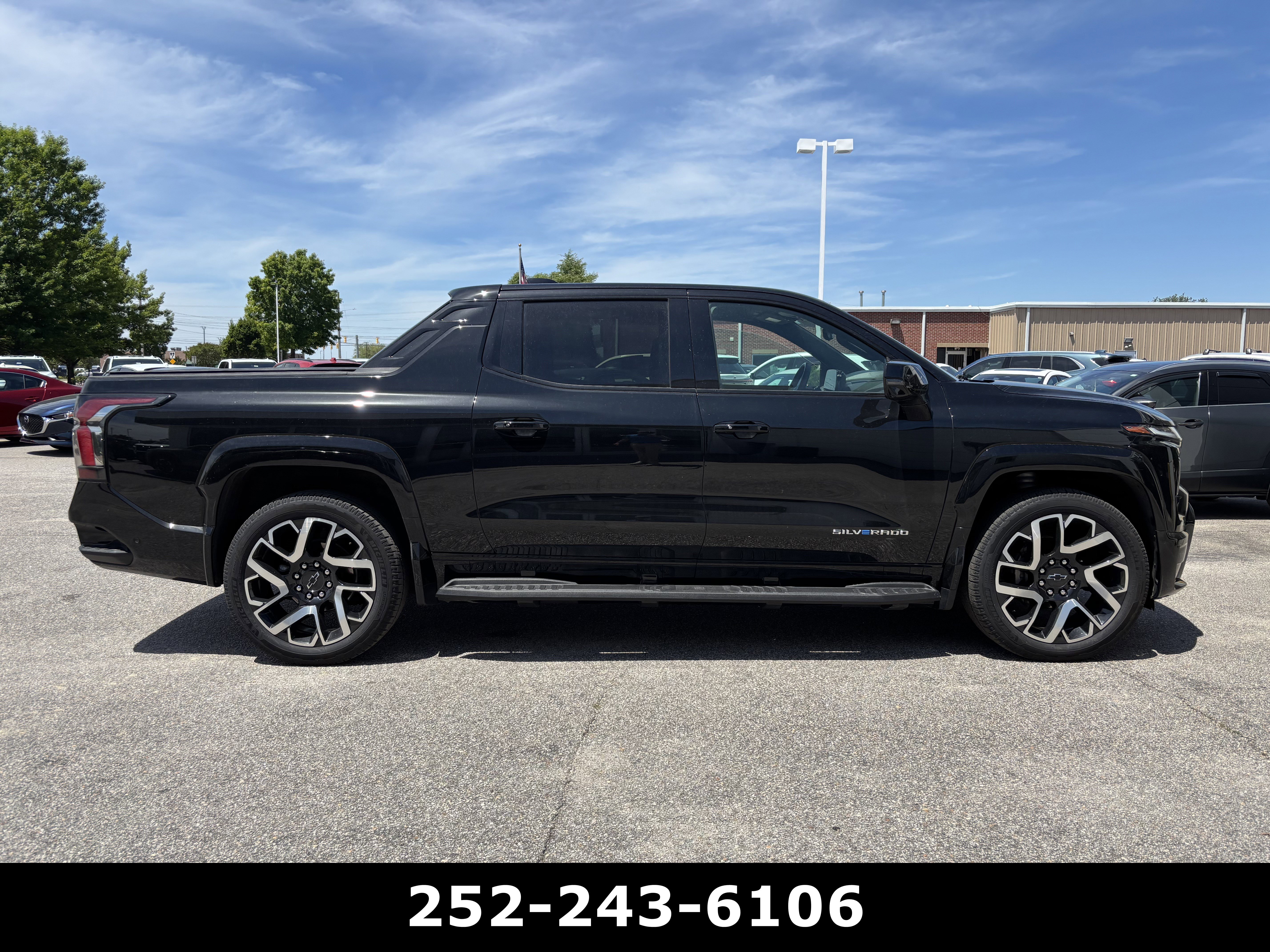 Used 2025 Chevrolet Silverado EV RST AWD/4WD image 7