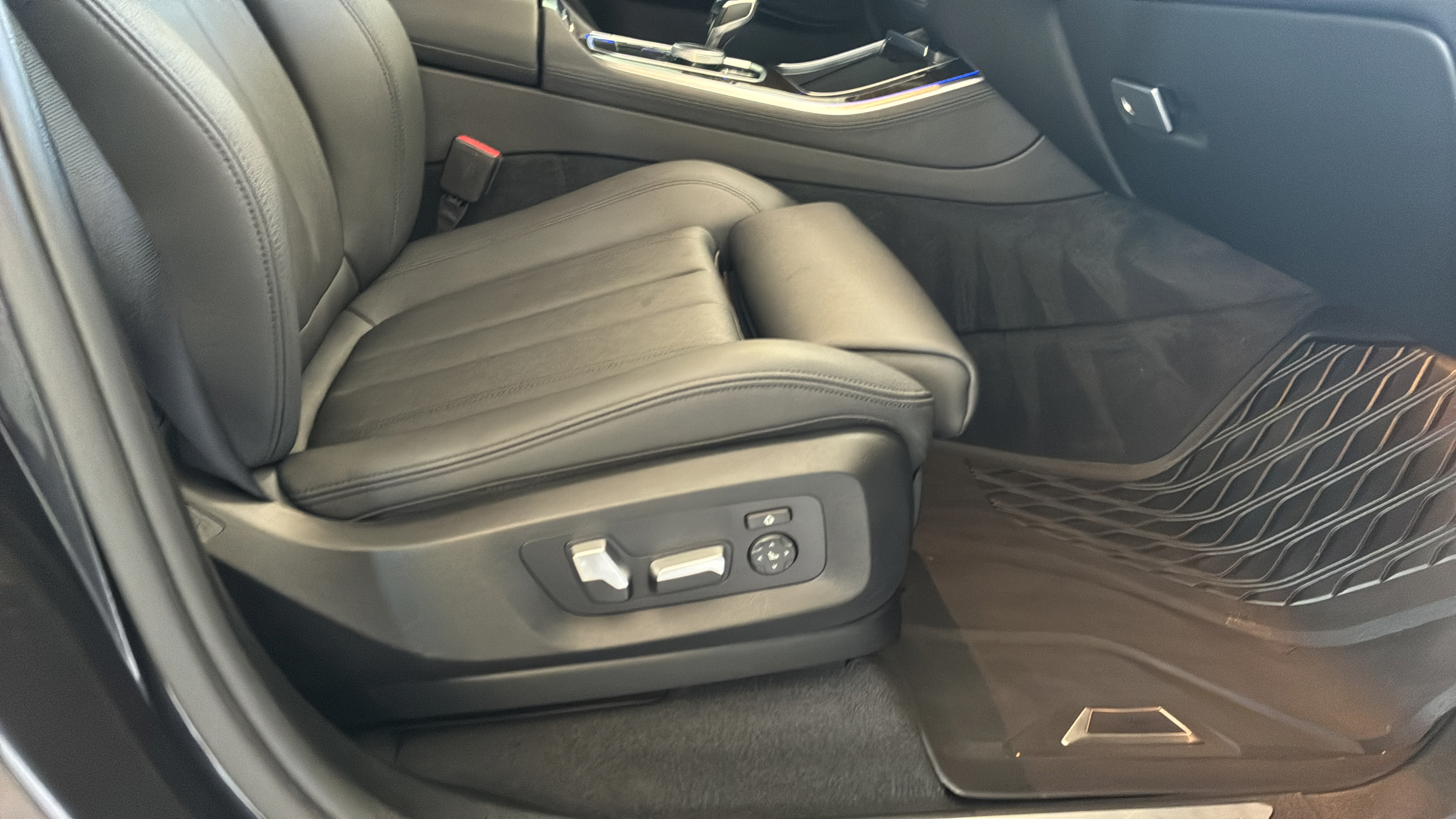 Used 2021 BMW X5 sDrive40i w/ Premium Package 2 RWD image 28
