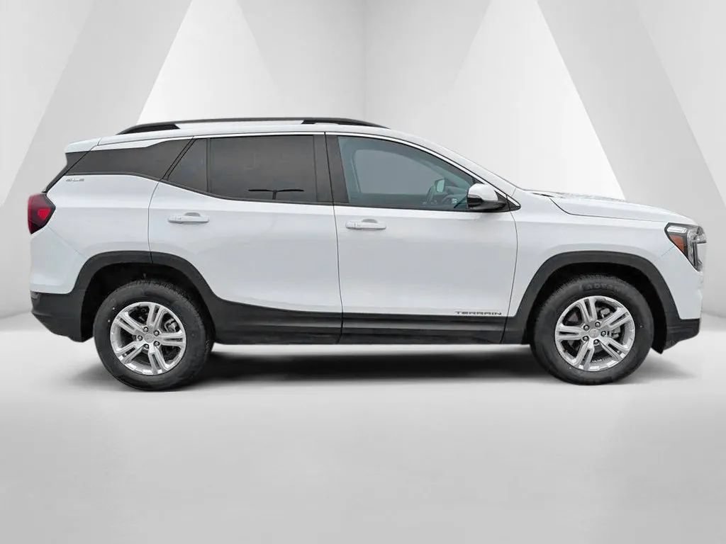 Used 2022 GMC Terrain SLE w/ Driver Convenience Package AWD/4WD image 8