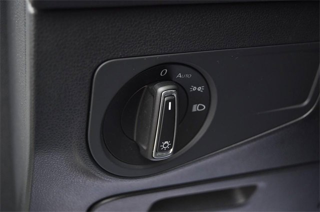 Certified 2022 Volkswagen Tiguan SE image 9