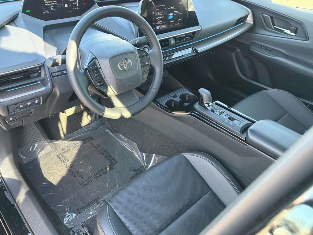 Used 2025 Toyota Prius XLE image 10