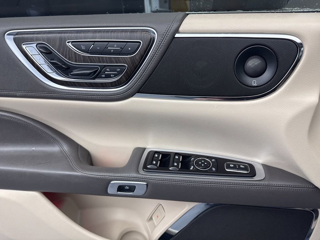 Used 2018 Lincoln Continental Reserve w/ Rear-seat Package image 30