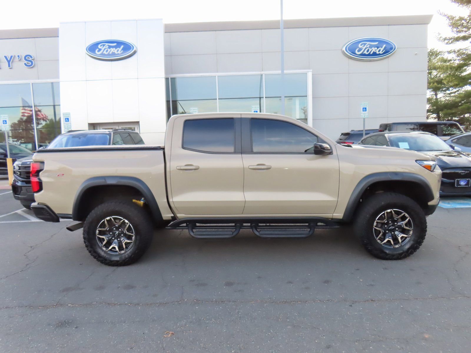 Used 2023 Chevrolet Colorado ZR2 w/ ZR2 Convenience Package III image 4