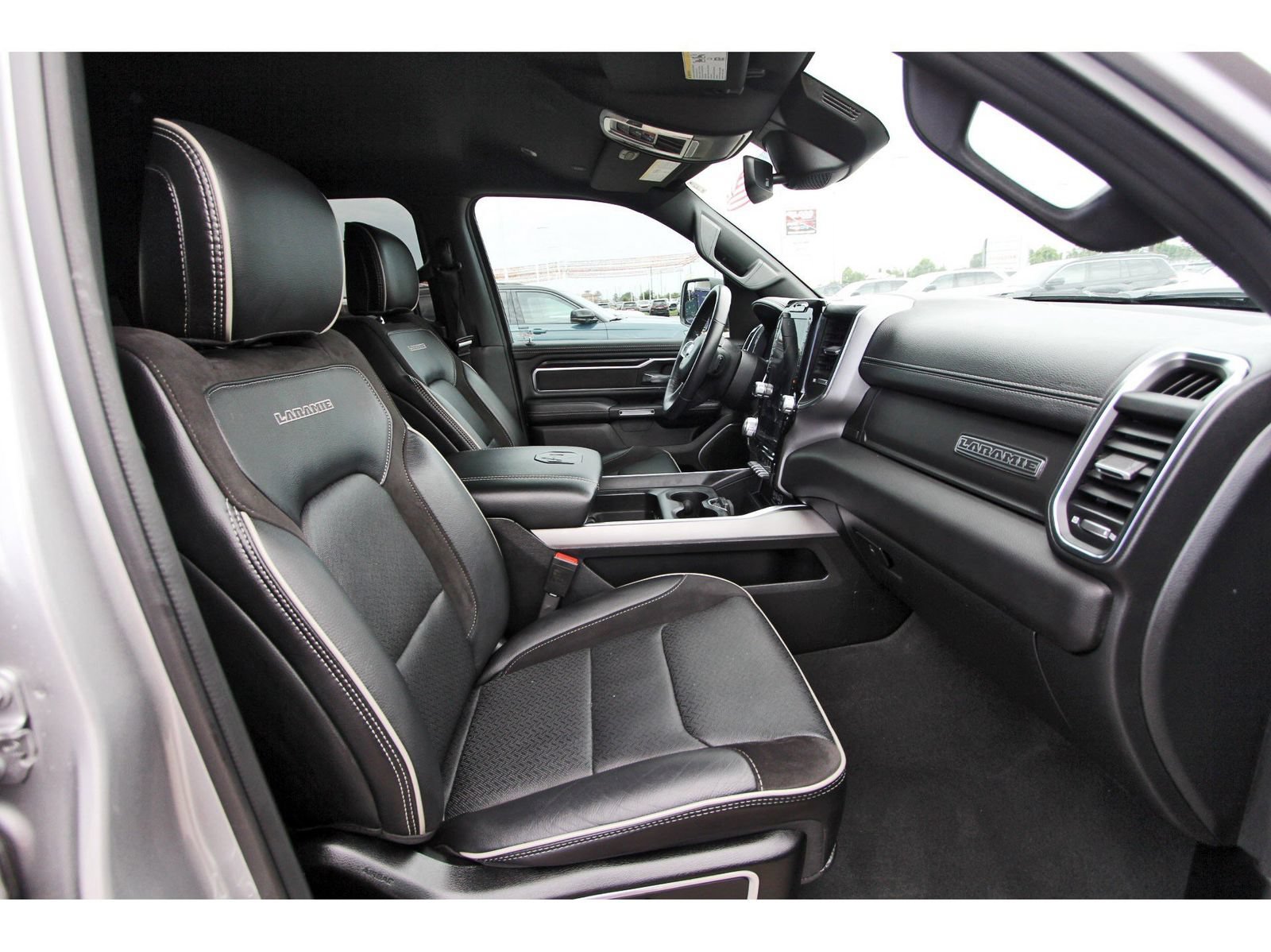 Used 2024 RAM 1500 Laramie AWD/4WD image 27