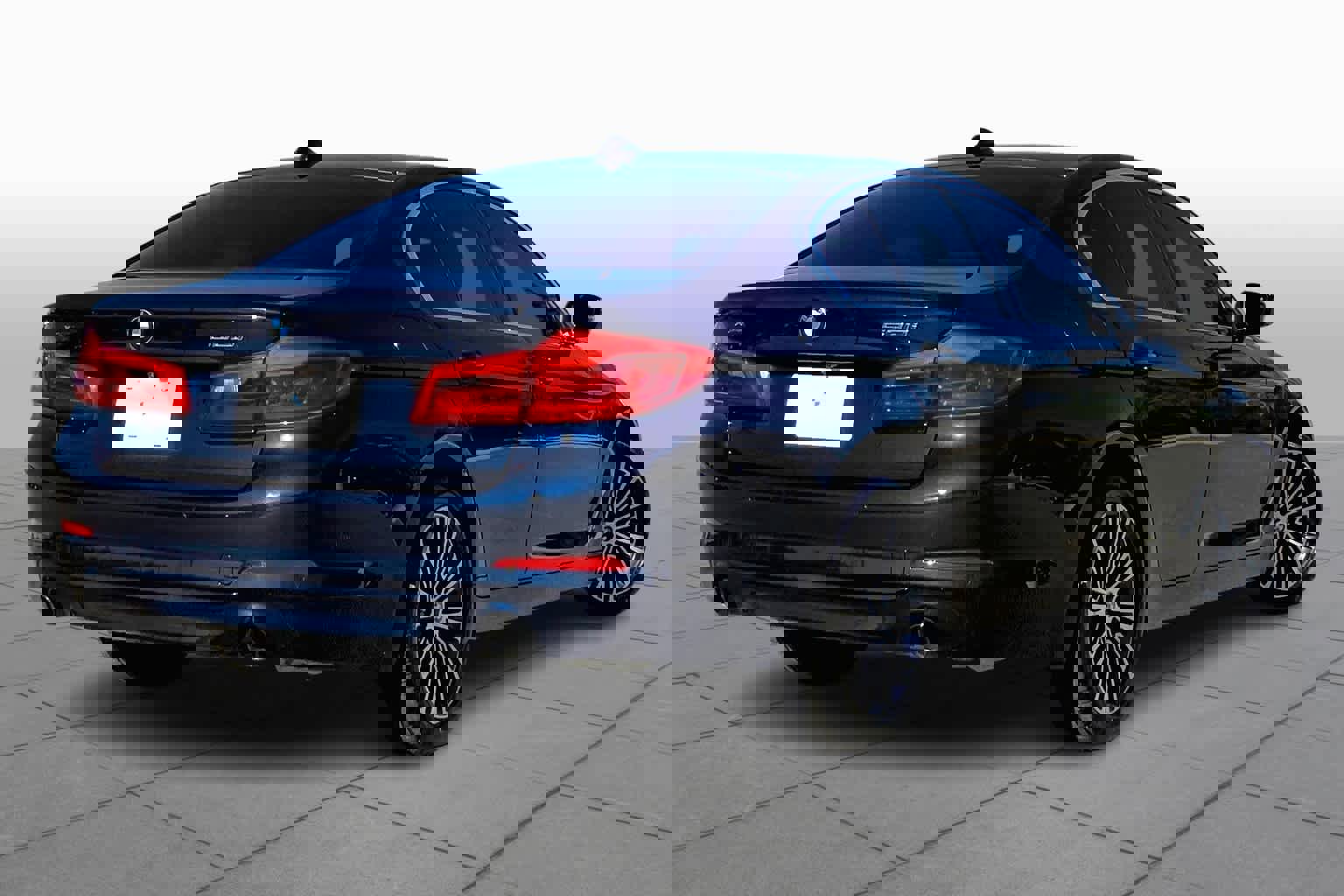 Used 2020 BMW 530i xDrive w/ Premium Package image 12