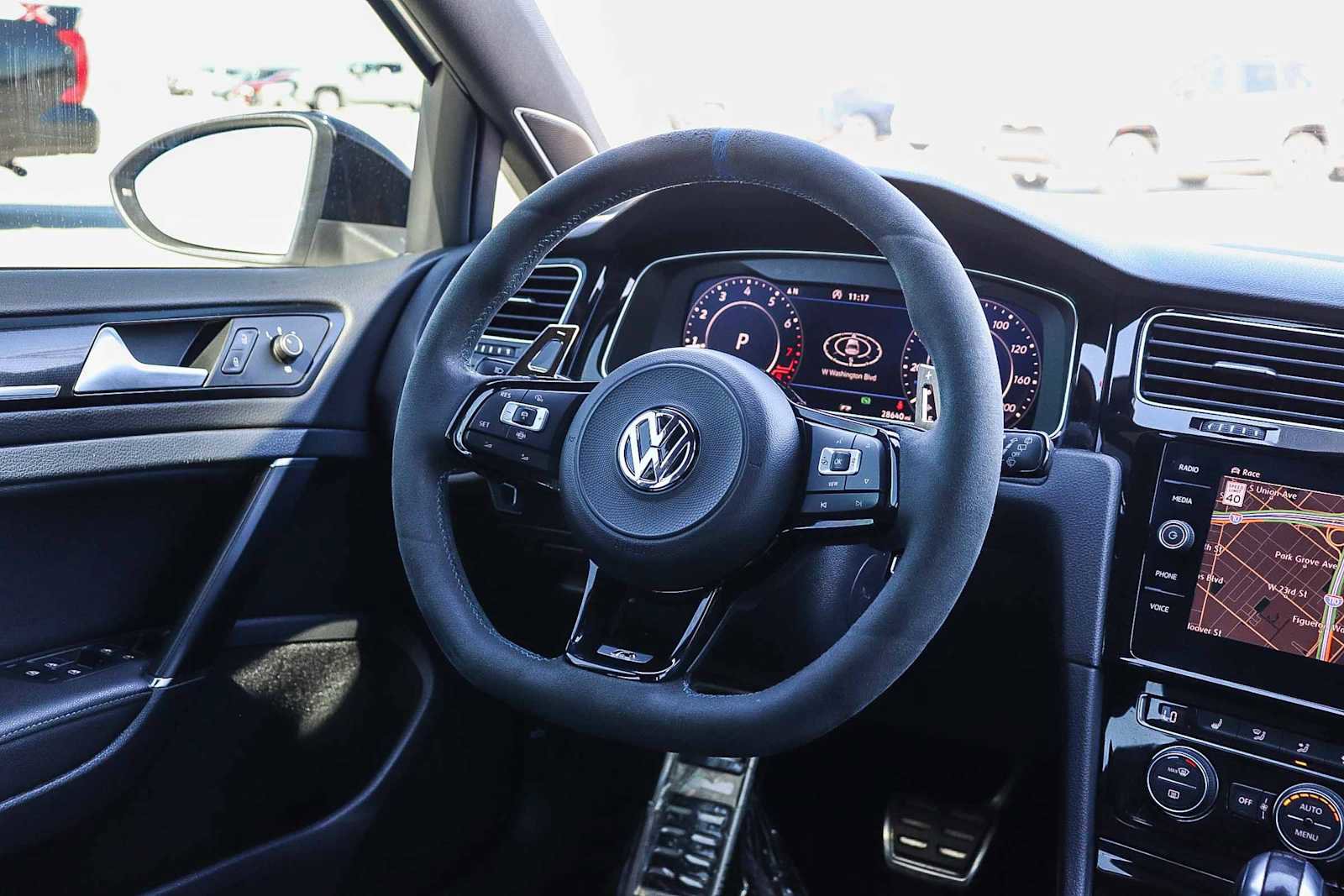 Used 2019 Volkswagen Golf R 4-Door image 16