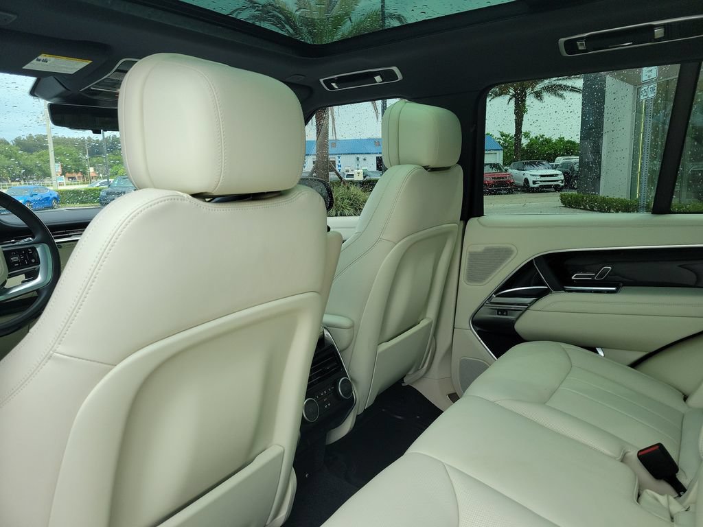 Certified 2025 Land Rover Range Rover SE AWD/4WD image 17