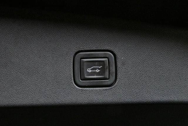 Used 2023 Cadillac Lyriq 2WD image 33