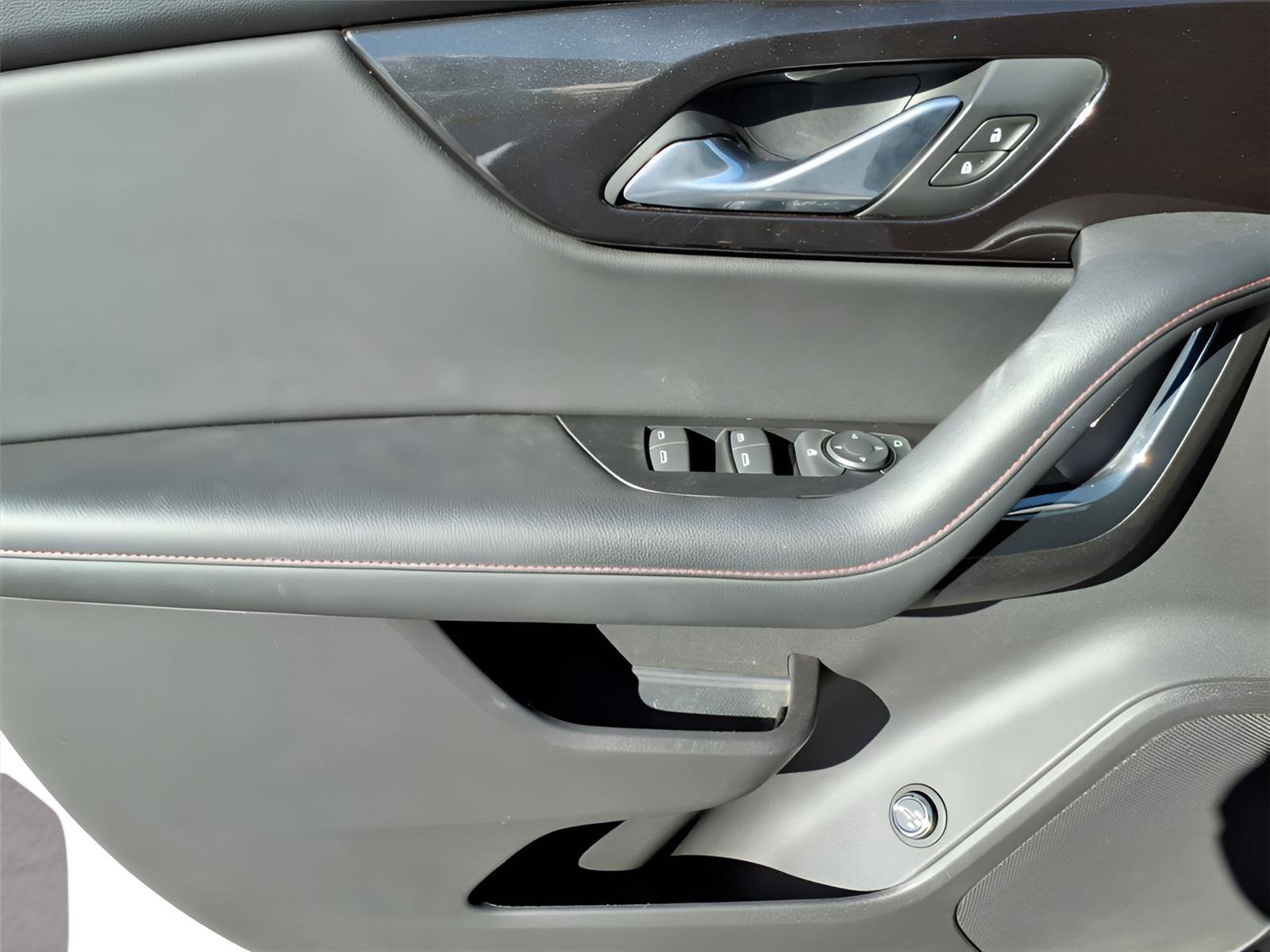 Used 2019 Chevrolet Blazer RS w/ Sun and Wheels Package image 16