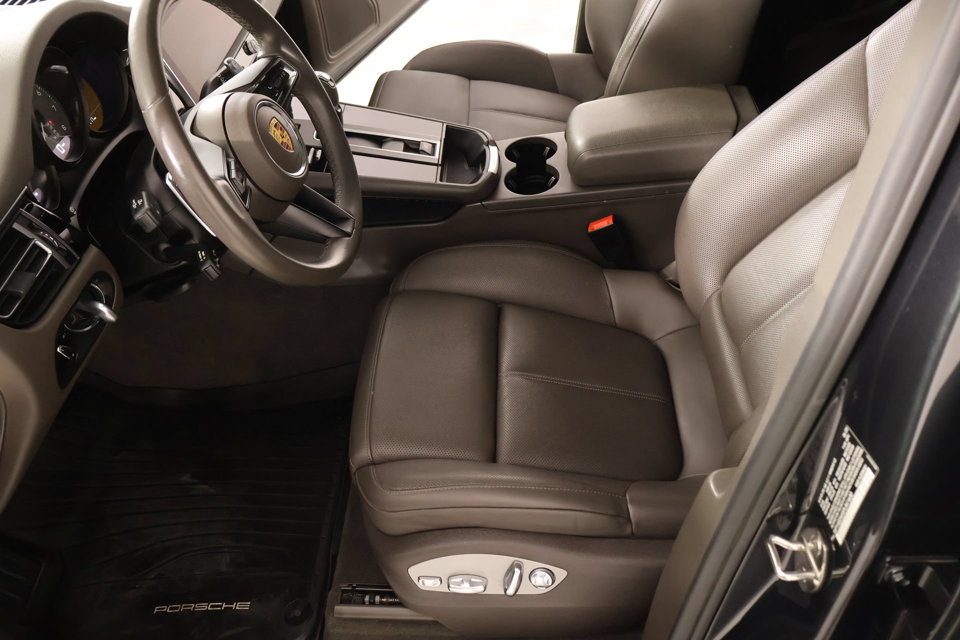 Used 2023 Porsche Macan S AWD/4WD image 12