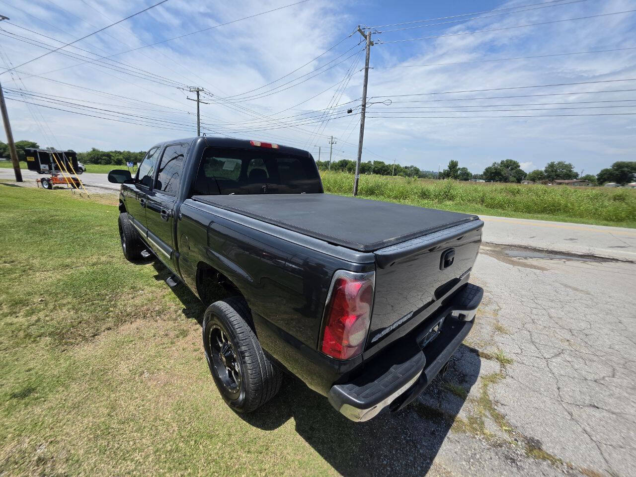 Used 2005 Chevrolet Silverado 1500 LS w/ Light Duty Power Package RWD image 3