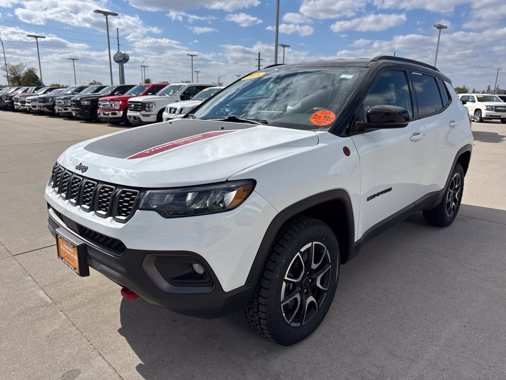 Used 2025 Jeep Compass Trailhawk AWD/4WD image 18
