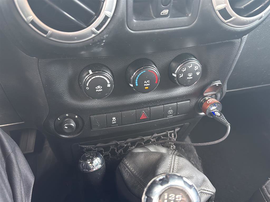 Used 2014 Jeep Wrangler Unlimited Sahara w/ Max Tow Package image 7