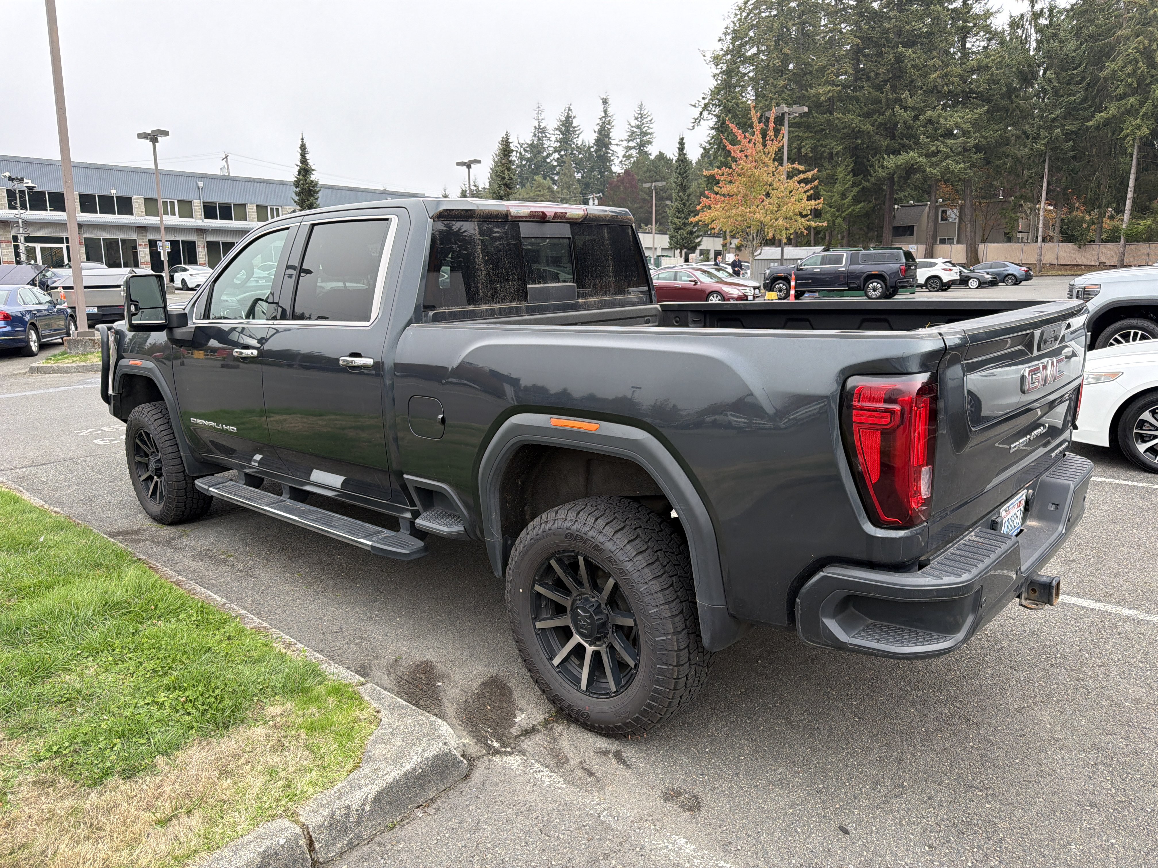 Used 2022 GMC Sierra 3500 Denali AWD/4WD image 3