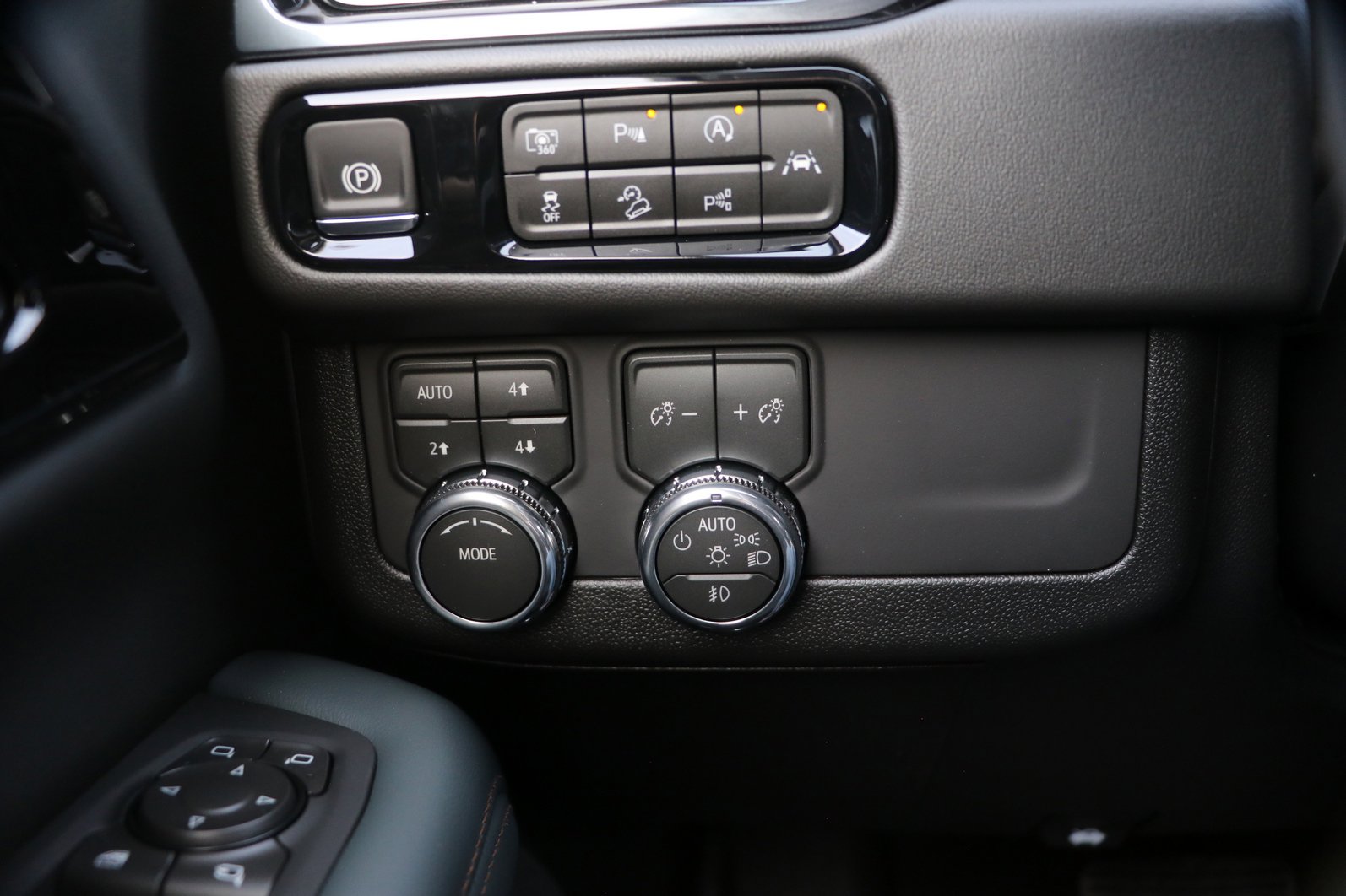 New 2026 GMC Yukon XL AT4 w/ AT4 Premium Package image 12