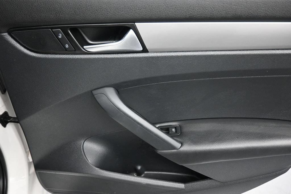 Used 2012 Volkswagen Passat 2.5 S FWD image 31