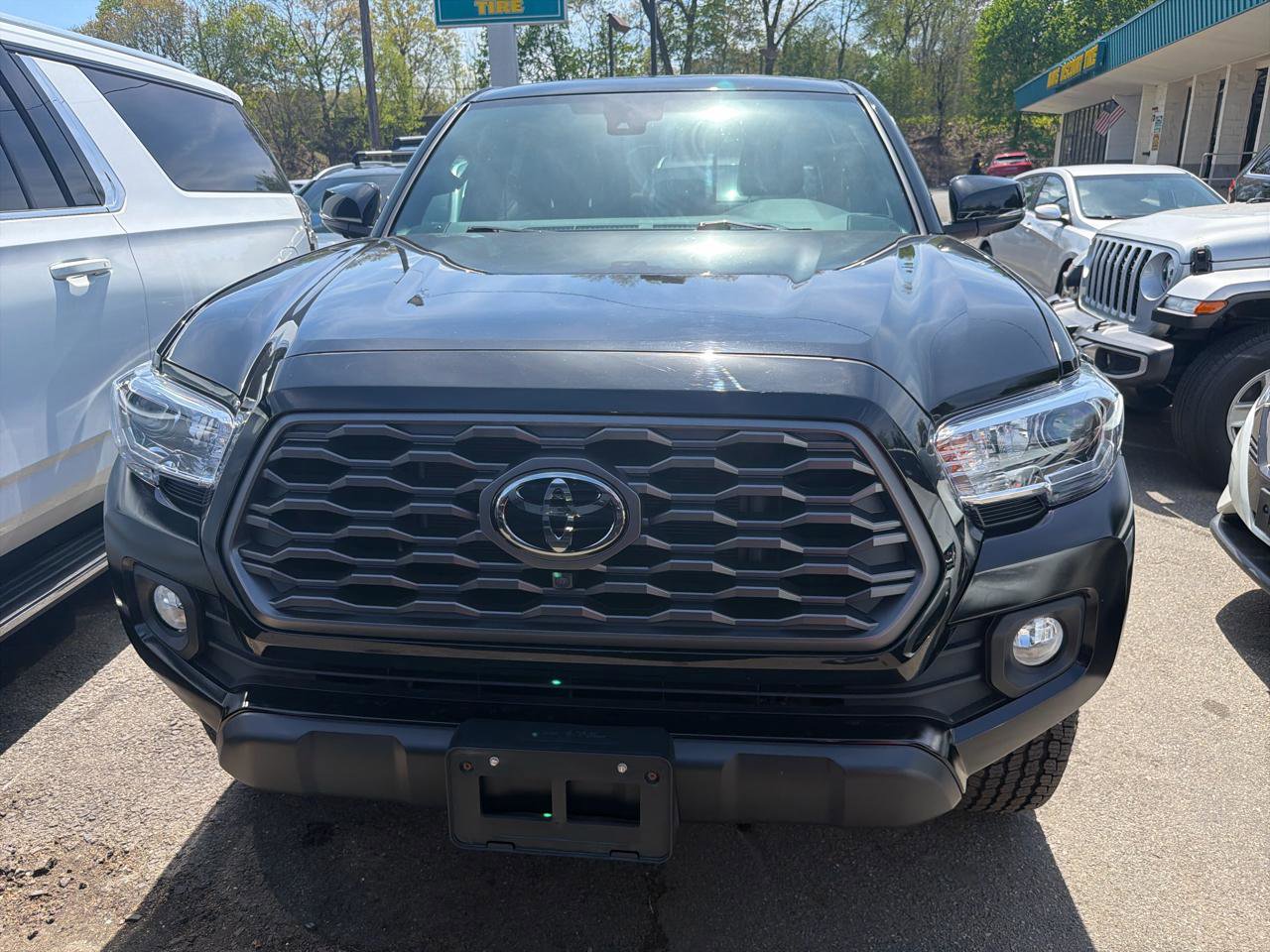 Used 2023 Toyota Tacoma TRD Off-Road w/ TRD Premium Off Road Package AWD/4WD image 2