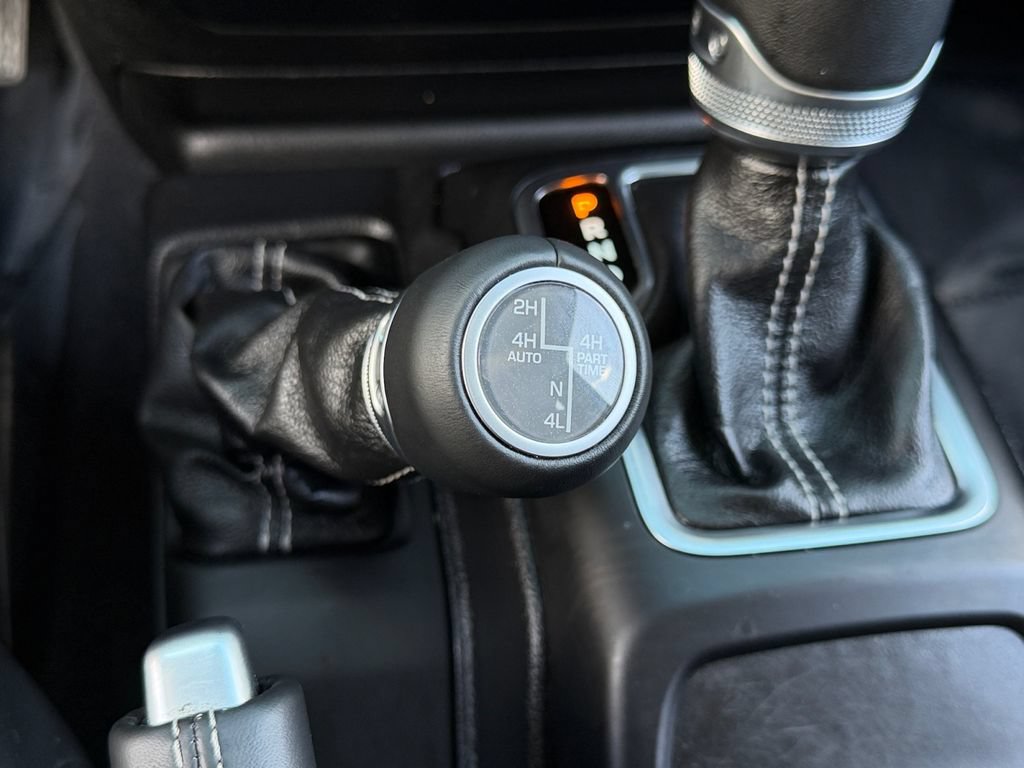 Used 2019 Jeep Wrangler Unlimited Sahara AWD/4WD image 29
