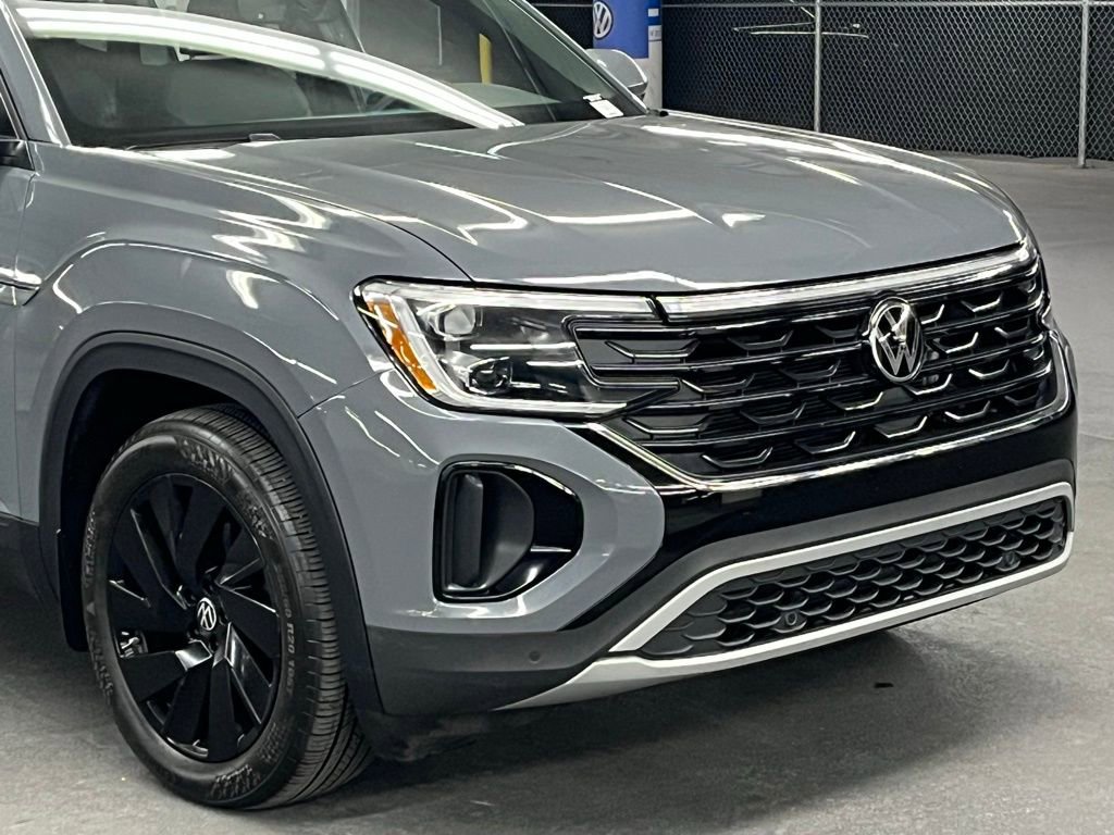 Used 2024 Volkswagen Atlas Cross Sport SE w/ Panoramic Sunroof Package image 41