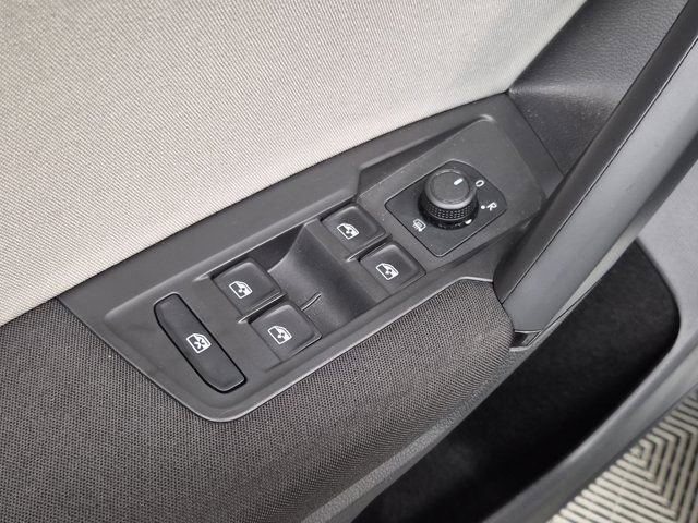 Used 2019 Volkswagen Tiguan S image 18