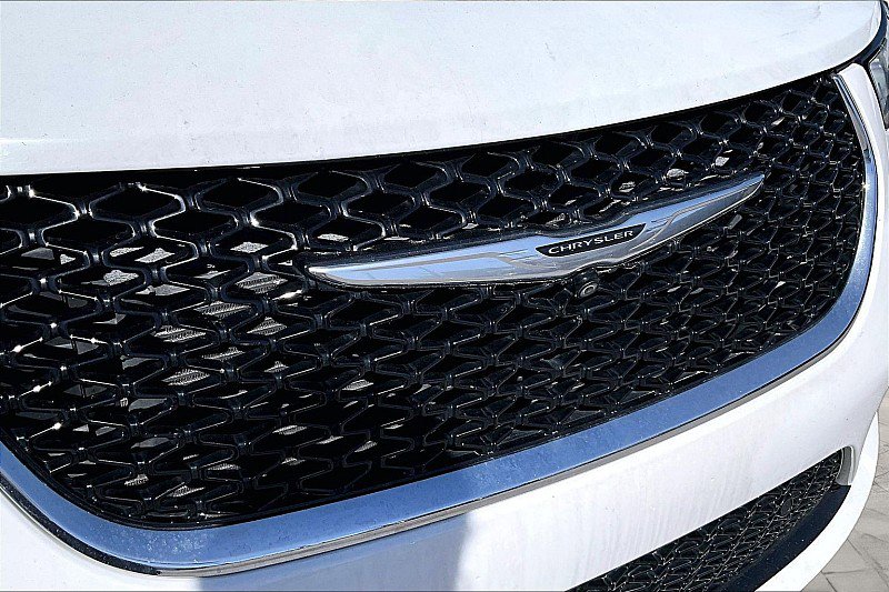 Used 2023 Chrysler Pacifica Limited image 27