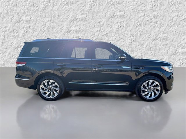 Used 2024 Lincoln Navigator Reserve image 2