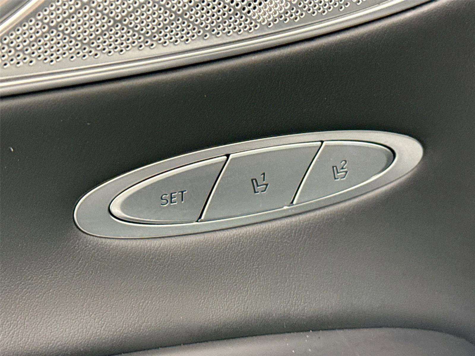 Used 2024 Genesis GV70 2.5T w/ Advanced Package image 31