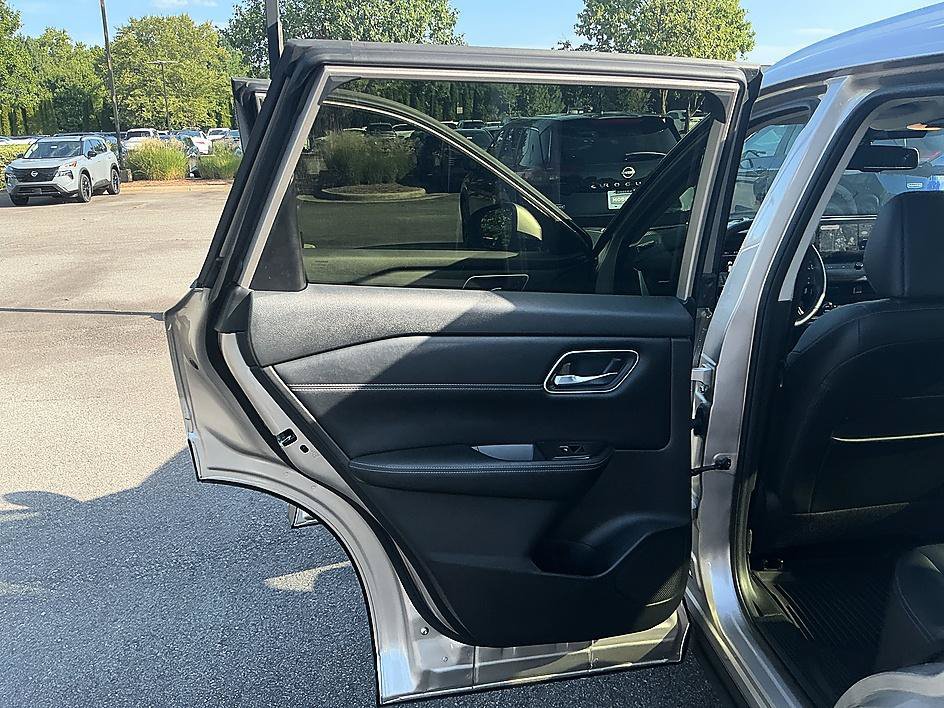 Certified 2025 Nissan Rogue Platinum AWD/4WD image 23