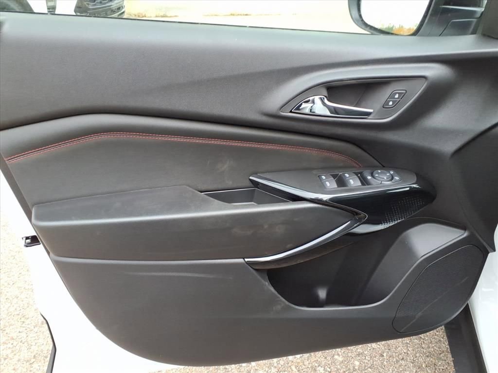 New 2026 Chevrolet Trax RS w/ Sunroof Package image 12